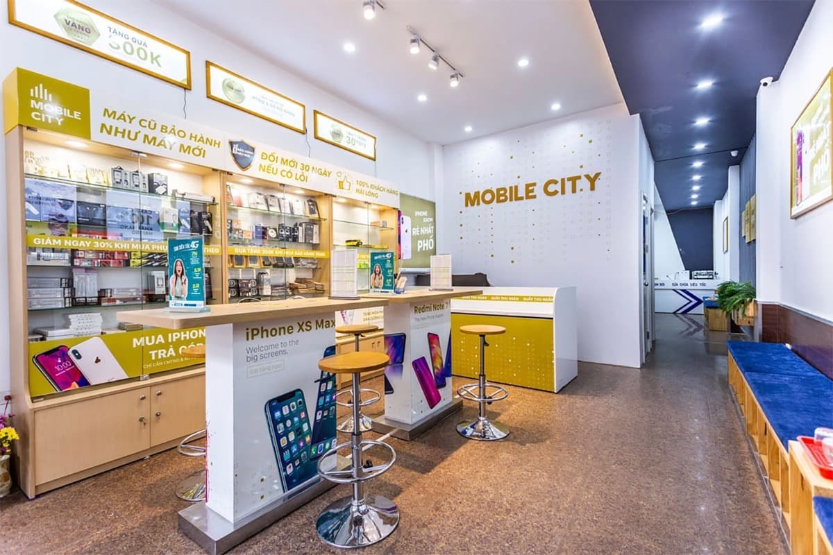 Quầy sản phẩm và trải nghiệm mua sắm tại MobileCity